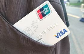 银行贷款的利息会调吗？已经贷款了，如果以后银行的利息上调，那么我贷的也会跟着上调吗？